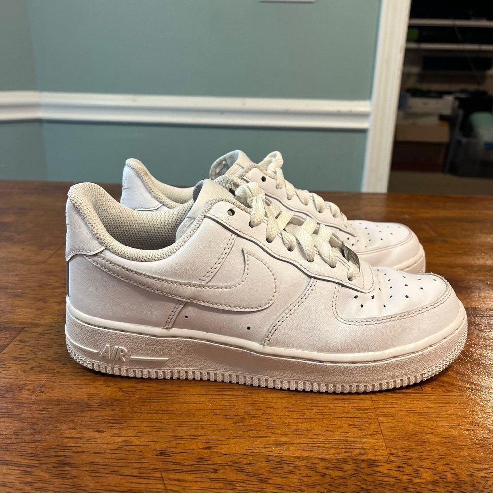 White Nike Air Force 1 sneaker size women’s 7.5